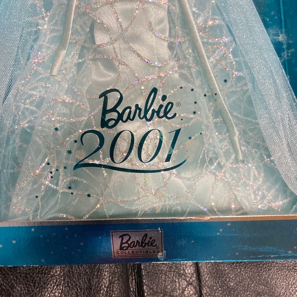 2001 Barbie - Picture 8 of 8
